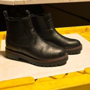 Caslon Miller Water Resistant Chelsea Boots (size 7M)